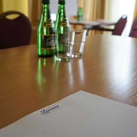 Hotel Lorenzo Краков Экстерьер фото