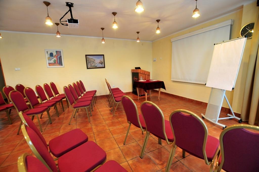 Hotel Lorenzo Краков Экстерьер фото