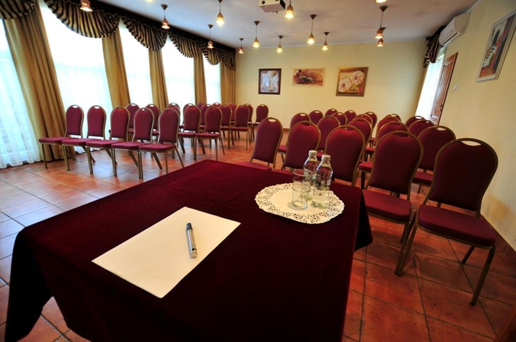 Hotel Lorenzo Краков Экстерьер фото