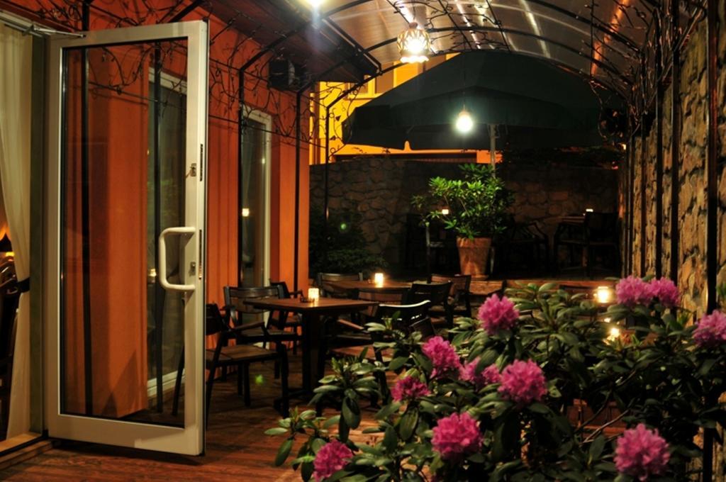 Hotel Lorenzo Краков Экстерьер фото