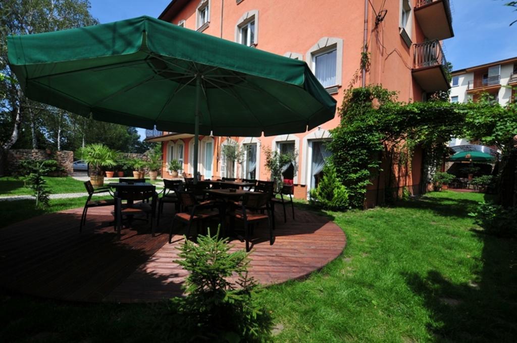 Hotel Lorenzo Краков Экстерьер фото