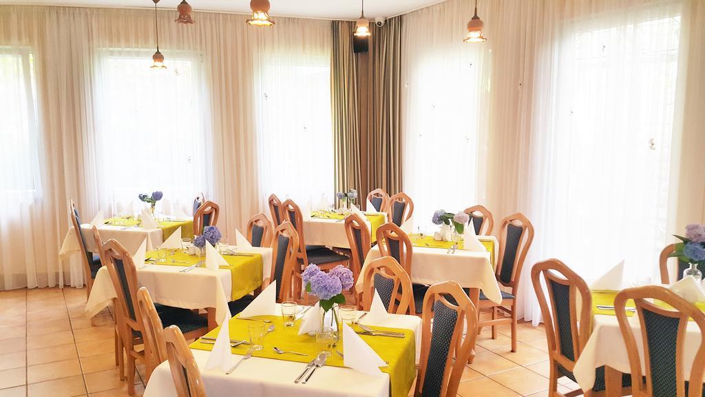 Hotel Lorenzo Краков Экстерьер фото