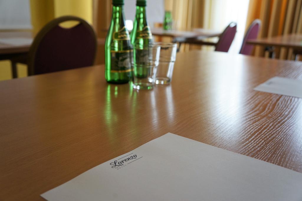 Hotel Lorenzo Краков Экстерьер фото
