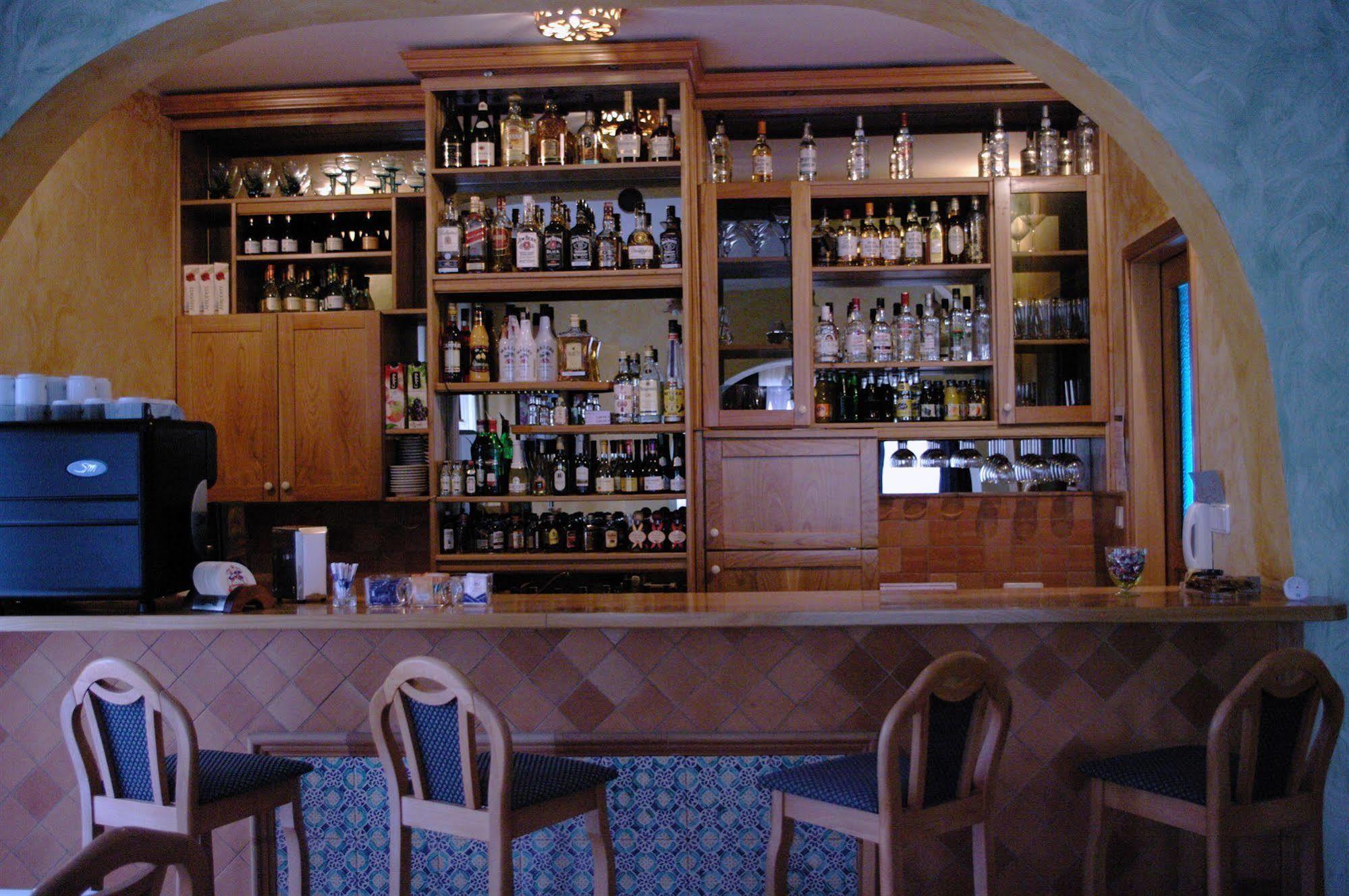 Hotel Lorenzo Краков Экстерьер фото